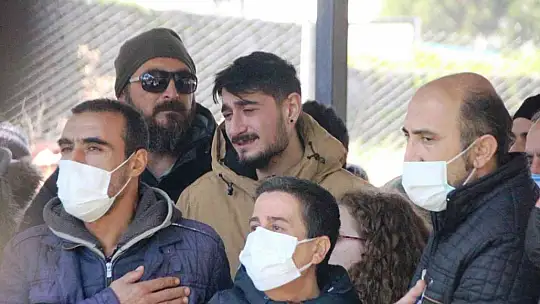 Almanya'da yangında ölen anne ve 3 çocuğu gözyaşlarıyla toprağa verildi