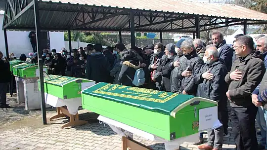 Almanya'da yangında ölen anne ve 3 çocuğu gözyaşlarıyla toprağa verildi