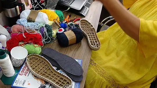 Altı yaşında öğrendiği örgü işi, geçim kaynağı oldu
