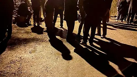 Amcasını ve kuzenlerini, kardeşinin vurduğunu öne sürdü