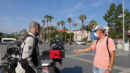 Amerikalı dövme sanatçısı motoru ile dünyayı geziyor