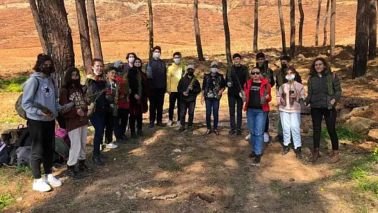 Anadolu İmam Hatip Lisesi öğrencileri fidan dikti