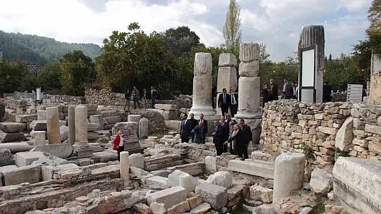 Antik dönemin en geniş caddesi ayağa kaldırılıyor