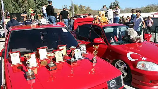 Antik kentte araba fuarı