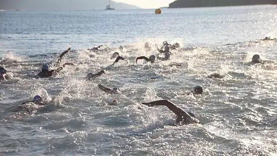 Aquamasters Yüzme Şampiyonası başladı