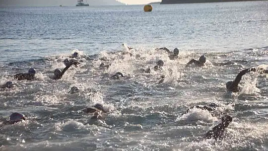 Aquamasters Yüzme Şampiyonası başladı