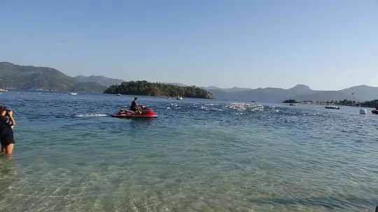 AQUAMASTERS YÜZME ŞAMPİYONASININ İLK GÜNÜ TAMAMLANDI