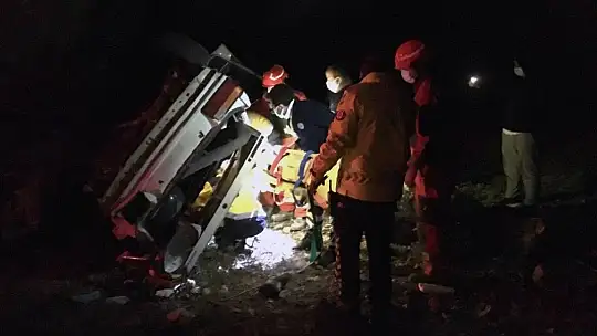 Araçta sıkışan vatandaşı itfaiye ekipleri kurtardı