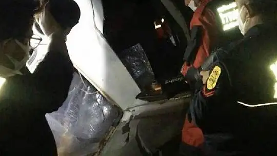 Araçta sıkışan vatandaşı itfaiye ekipleri kurtardı