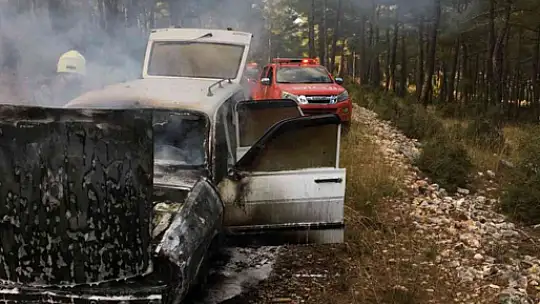 ARAÇTAKİ YANGIN ORMANA SIÇRAMADAN SÖNDÜRÜLDÜ