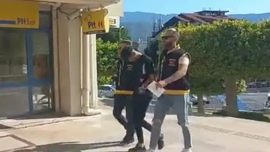 ARKA KAPIDAN GİRDİ, 300 BİNLİK MOTOSİKLETLE ÖN KAPIDAN ÇIKIP GİTTİ