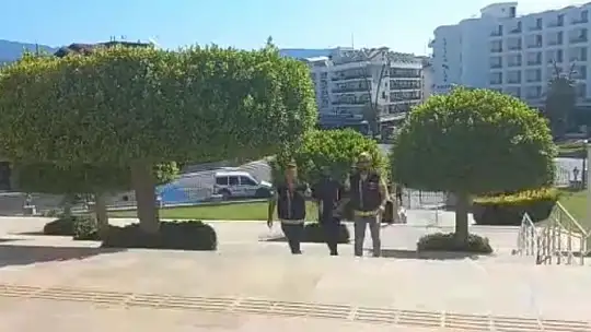 ARKA KAPIDAN GİRDİ, 300 BİNLİK MOTOSİKLETLE ÖN KAPIDAN ÇIKIP GİTTİ