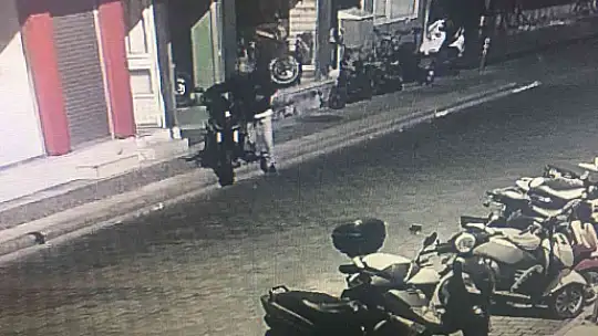 ARKA KAPIDAN GİRDİ, 300 BİNLİK MOTOSİKLETLE ÖN KAPIDAN ÇIKIP GİTTİ