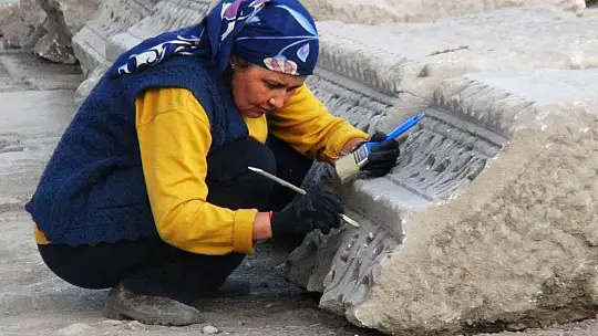 Arkeolojiye kadınlardan hassas dokunuş