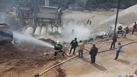 Asfalt malzemesi yüklü tankerdeki yangın söndürüldü