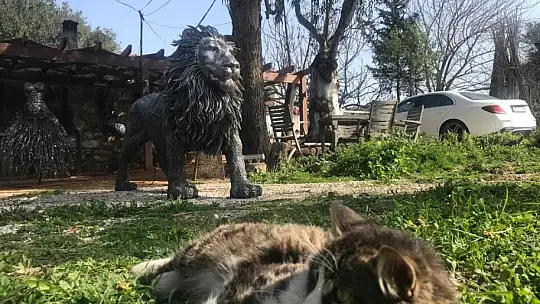 Aslan heykelini Galatasaray - Barcelona maçına yetiştirdiler