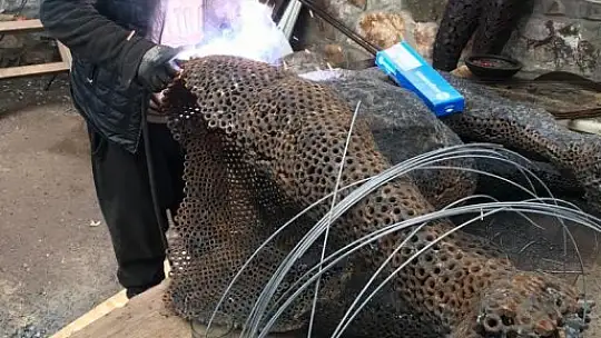 Aslan heykelini Galatasaray - Barcelona maçına yetiştirdiler