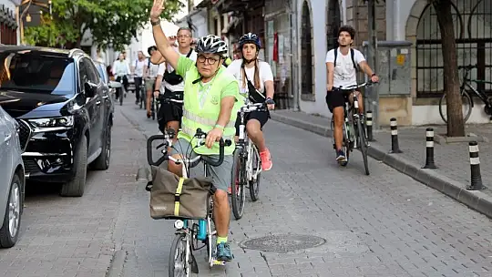 Avrupalı bisikletçiler, Zeybek oynadı