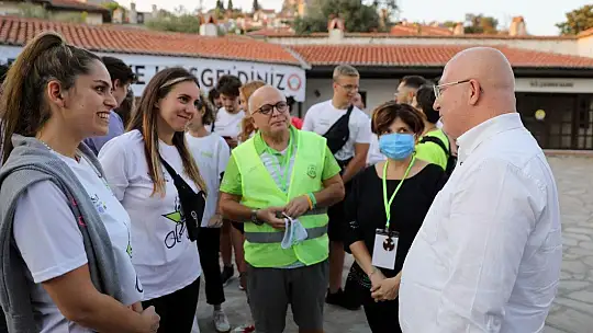 Avrupalı bisikletçiler, Zeybek oynadı
