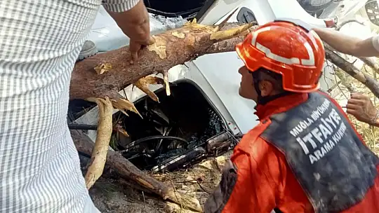Maden Taşıyan Kamyon Uçuruma Yuvarlandı