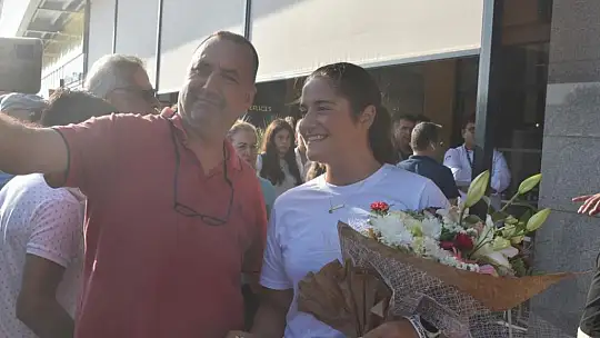 Adını Tarihe Yazdıran Aysu, Coşkuyla Karşılandı