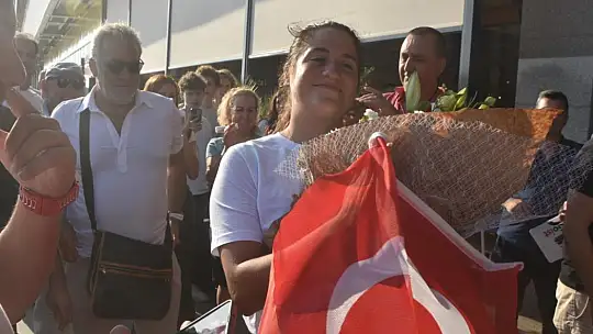 Adını Tarihe Yazdıran Aysu, Coşkuyla Karşılandı