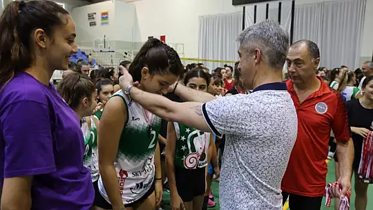 Minik voleybolcular Zafer Bayramı için oynadı