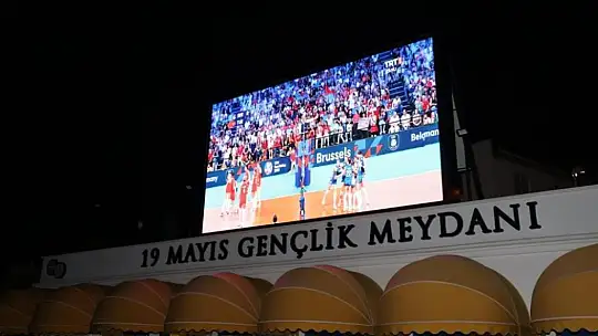 Marmarisliler tek yürek oldu Filenin sultanlarını izledi