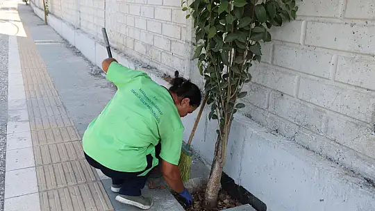 Sokaklara Kadın Eli Değdi