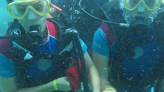 Denizin 40 Metre Derinliğinde Türk Bayrağı Açtı