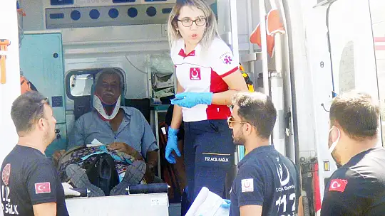 Araç Orta Refüje Savruldu, 6 Kişi Yaralandı