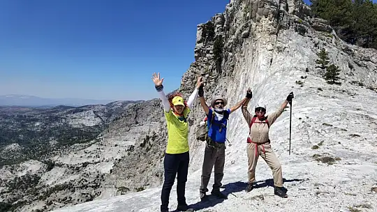 Dağcılık Kulübü Üyelerini Hayrete Düşüren Avcı Kulübesi
