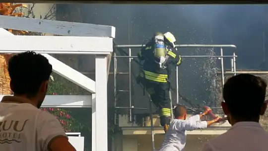 Otelde yangın paniği