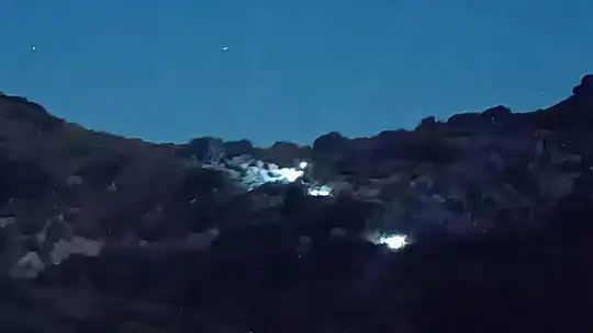 Jandarma mahsur kalan 15 düzensiz göçmeni kurtardı