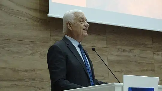 Türkiye'nin ilk kadın Valisi Aytaman 'Cumhuriyet'e İz Bırakan Kadınlar' seminerine katıldı