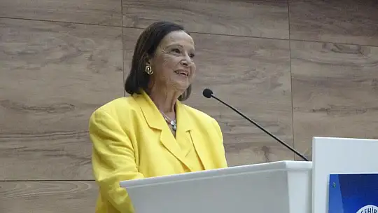 Türkiye'nin ilk kadın Valisi Aytaman 'Cumhuriyet'e İz Bırakan Kadınlar' seminerine katıldı