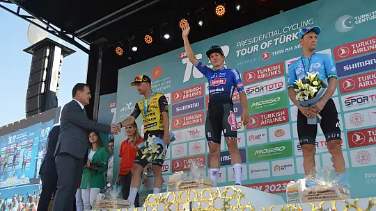 Türkiye Bisiklet Turu'nun Fethiye-Marmaris etap birincisi Philipsen oldu