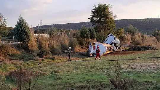 Tanker Yoldan Çıkıp Tarlaya Uçtu: 3 Yaralı