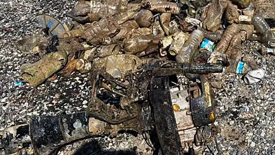 Deniz dibi temizliğinde, deniz motoru bulundu