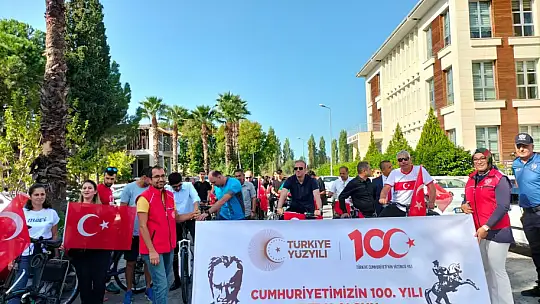 Bisikletçiler Cumhuriyet'in 100. Yılı için pedalladı