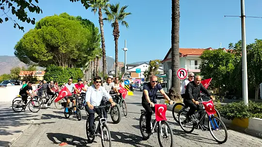Bisikletçiler Cumhuriyet'in 100. Yılı için pedalladı
