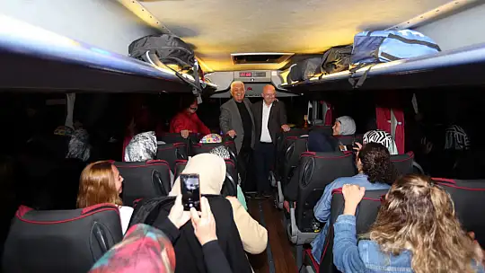 Kadınlar 100''üncü yılda Anıtkabir'e gönderildi