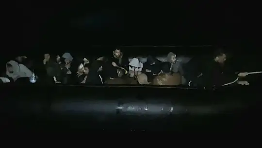 113 Düzensiz Göçmen Yakalandı 1 Gözaltı