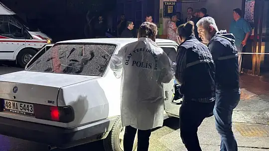 Seyir halindeyken silahla vurulan kadın, otomobilini hastaneye kadar sürdü