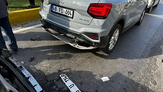 Milas'ta zincirleme trafik kazası: 1'i çocuk 2 kişi yaralandı