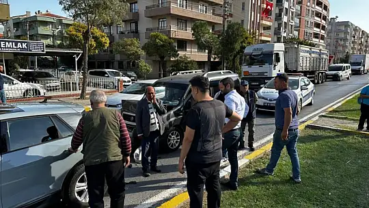 Milas'ta zincirleme trafik kazası: 1'i çocuk 2 kişi yaralandı