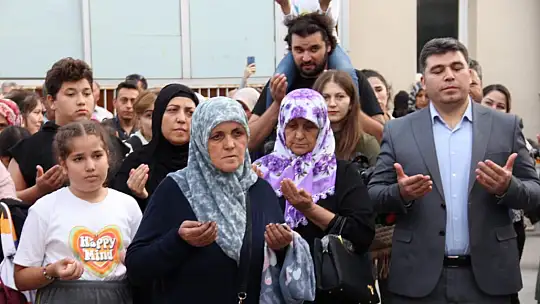 Vatandaşlar Dualar Eşliğinde Uğurlandı