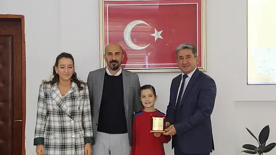 Resim Yarışmasında Dereceye Giren Öğrenciler Ödüllerini Aldı