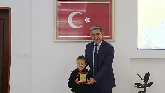 Resim Yarışmasında Dereceye Giren Öğrenciler Ödüllerini Aldı