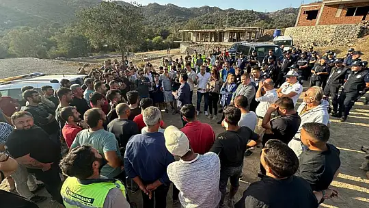 Başkan Aras, kaçak yapı sahipleriyle görüştü